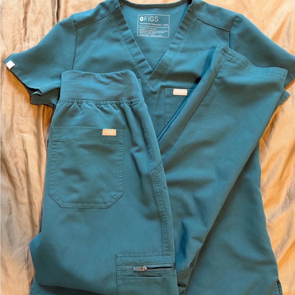 Figs Women's Caribbean Blue Scrub XXS TOP AND XS/P BOTTOM